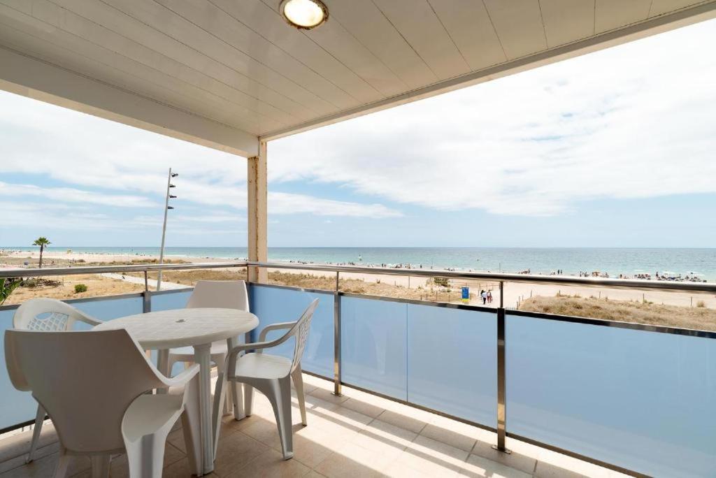 Apartamentos Denis Castelldefels Extérieur photo