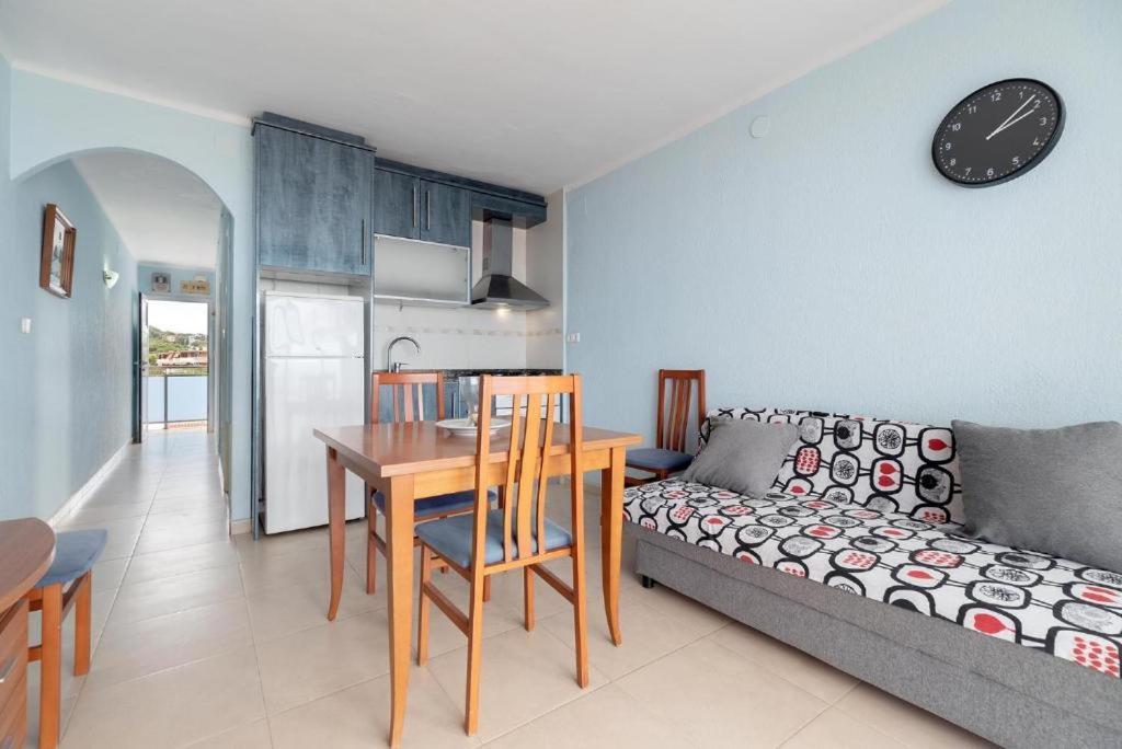 Apartamentos Denis Castelldefels Extérieur photo